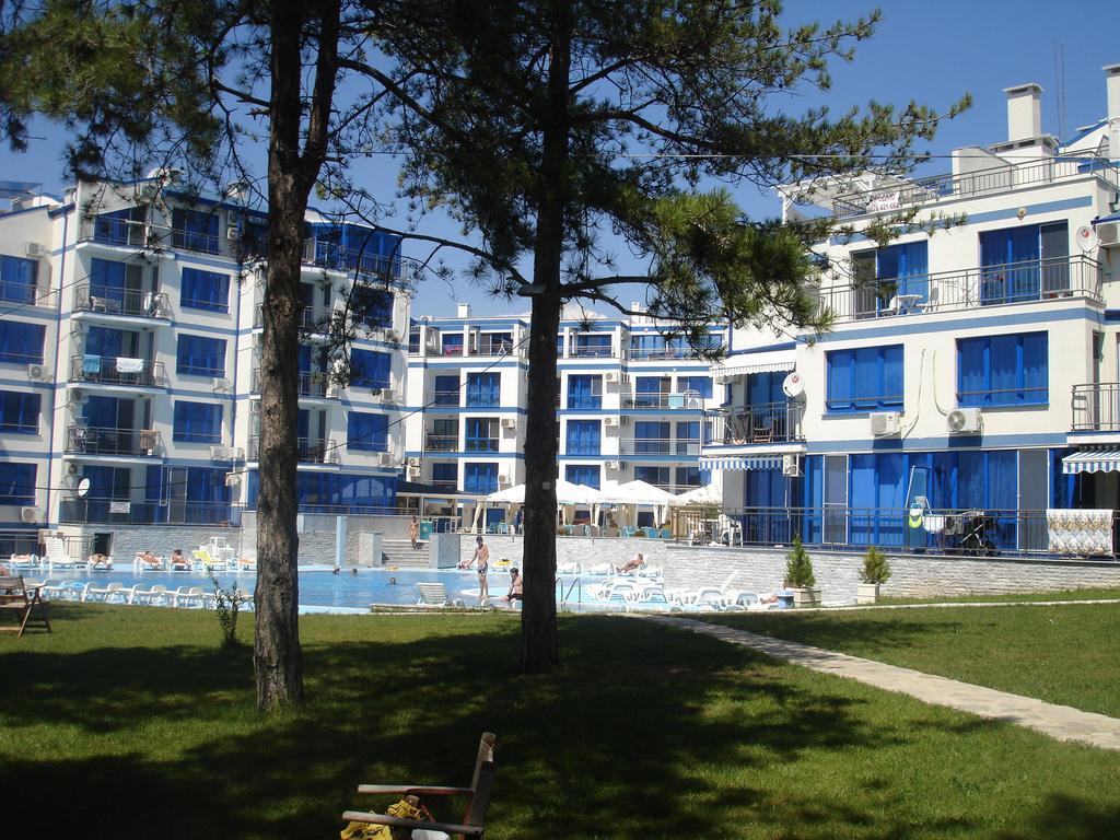Blue Bay Palace Apart Complex Поморие Экстерьер фото