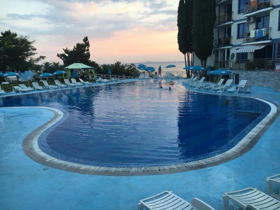 Blue Bay Palace Apart Complex Поморие Экстерьер фото